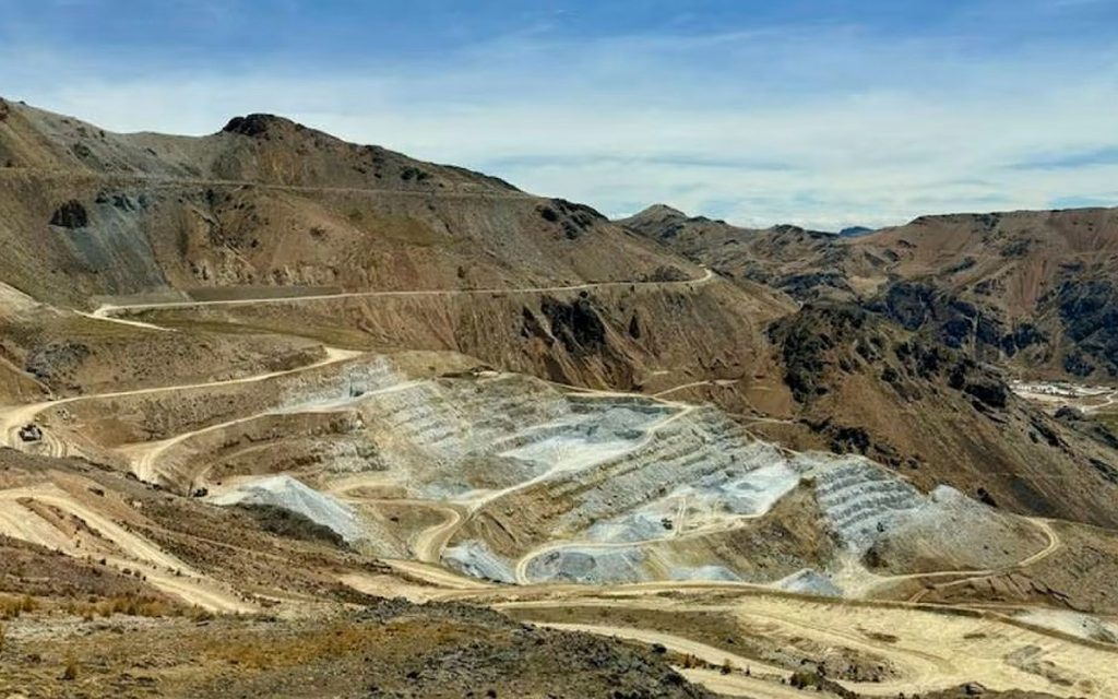 endeavour-huachocolpa-uno
